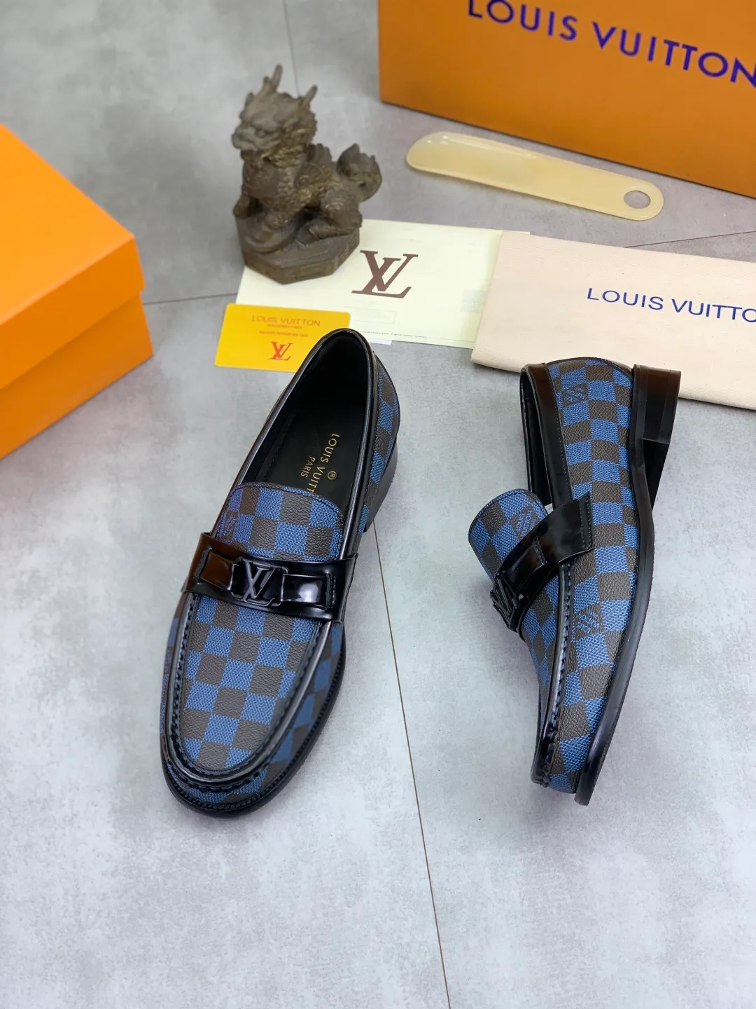 Men's men's shoes 💰P520 New style 💶[LOUIS VUITTON] Water-dyed Niuli Original order New style 🍀LV Louis Vuitton *——Top version of LV classic leather shoes! Made of imported original calfskin, original leather side strips and wear-resistant high-end rubber outsole! High quality products! Color: Black optional Size: 39-44 (45 customized)